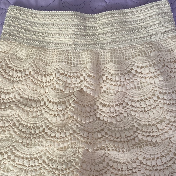 Cream Colored NWT Tiered Layered Cutout Shorts - Picture 11 of 15